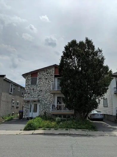 Newly renovated 1 Bed / 1 Bath Hull apartment available July 1