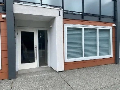 Like New Commercial Unit for Rent