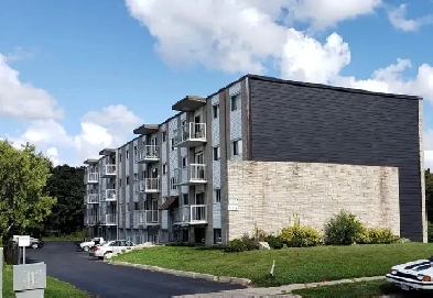 STUNNING 2 Bedroom - Large & Bright - Near Fairview Mall