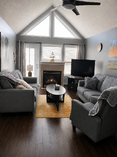 Top Floor Vaulted Ceiling Condo| 2Bed   Den | Underground Parki