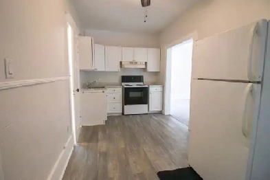 1 Bedroom Apartment with skylights in Welland!