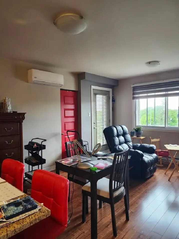 3 1/2 À LAVAL TRÈS TRANQUILLE AVEC ASCENSEUR!