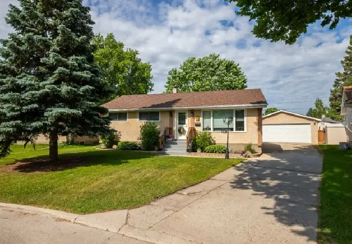 Well-Maintained 4bdrm BNG w/ 24x22 dbl det garage!