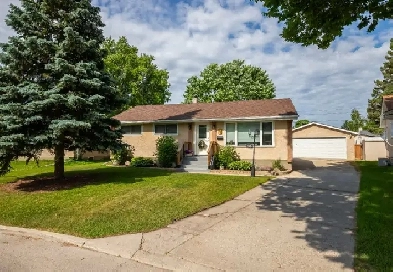Well-Maintained 4bdrm BNG w/ 24x22 dbl det garage!