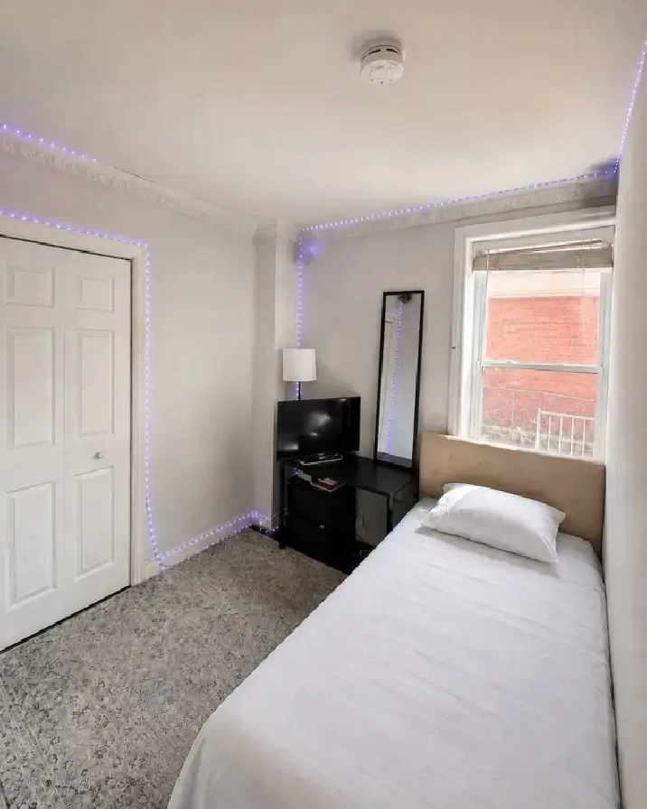 Room for Rent in House unit / Fully Furnished Bedroom