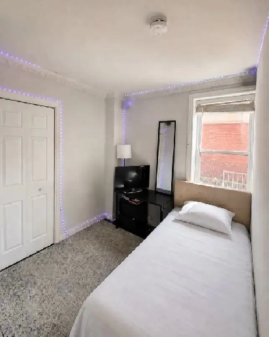 Room for Rent in House unit / Fully Furnished Bedroom