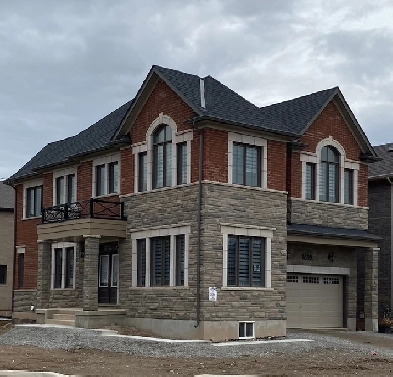 4 Bedroom 2.5 Bathroom Detached Corner house  - Milton