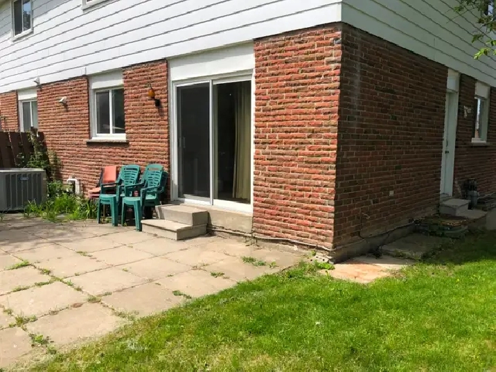One Bedroom Apartmnt in a house p6913Near Square one & Go Train