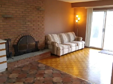 RARE nicely renovated 1 bedroom apt on the MAIN FLR of house-Jul