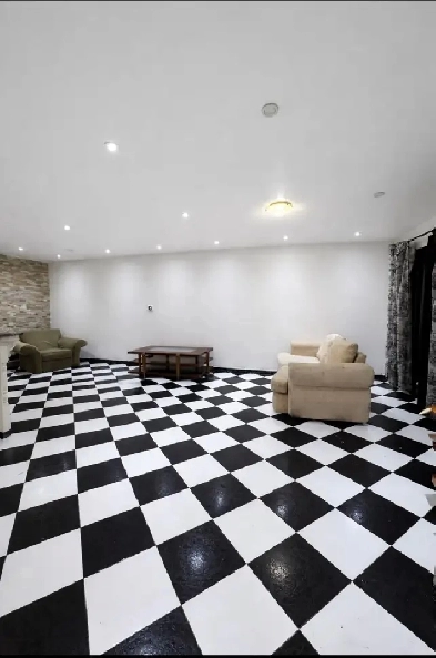 3 Bedroom/2 Bathroom house - EGLINTON $ HURONTARIO