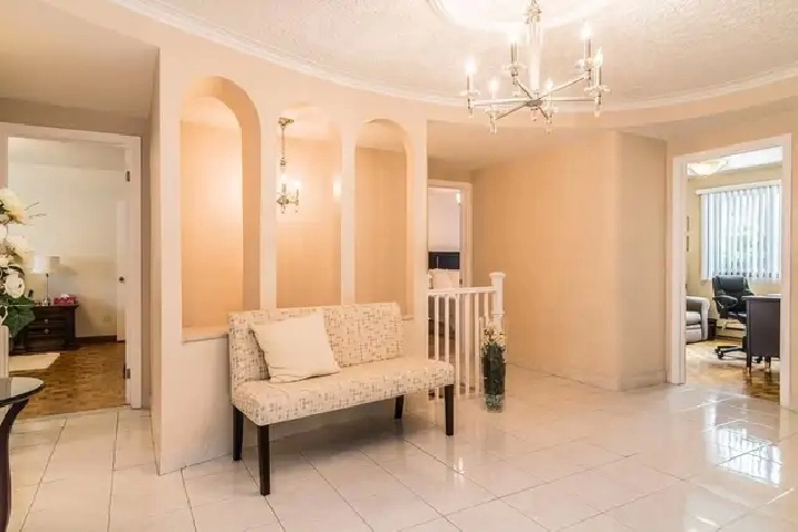Logement a loue 6 1/2 avec sous sol et garages