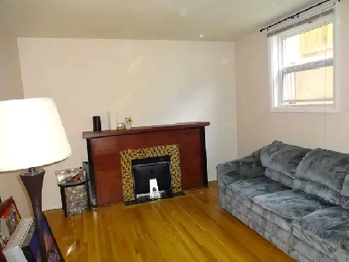 Beltline 1 bedroom apartment , hardwood, $ 1080/m   elect