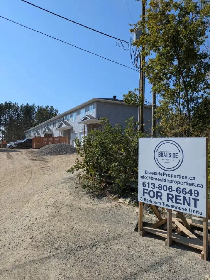 3-Bedroom Townhouse in Pembroke