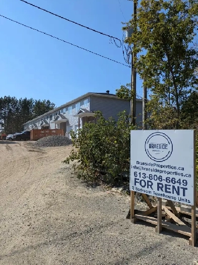 3-Bedroom Townhouse in Pembroke