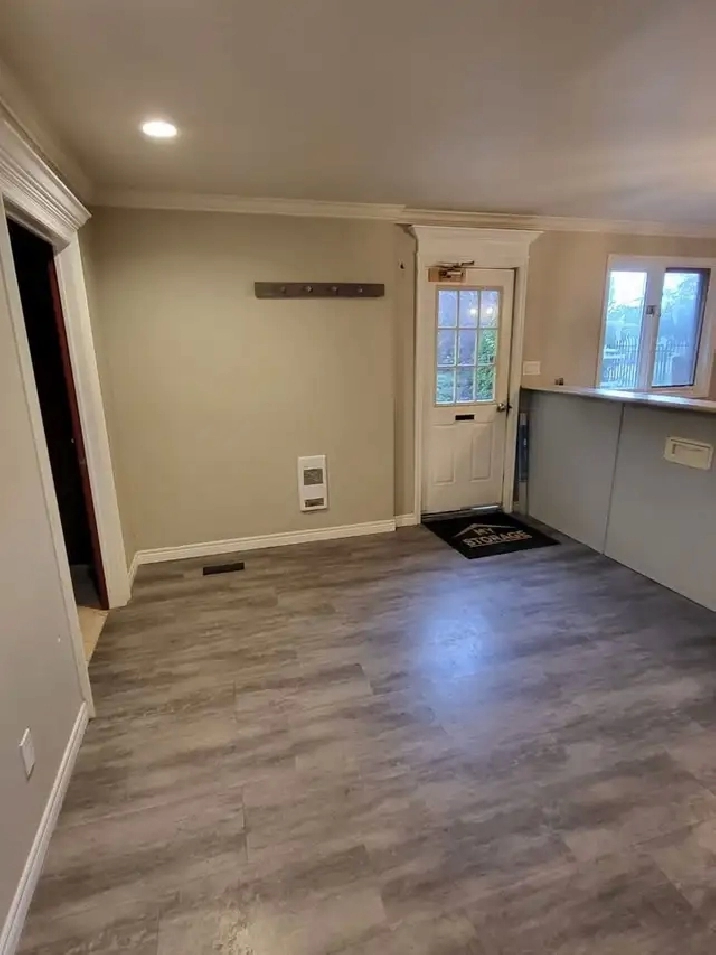 300 sqft Storefront Office Space