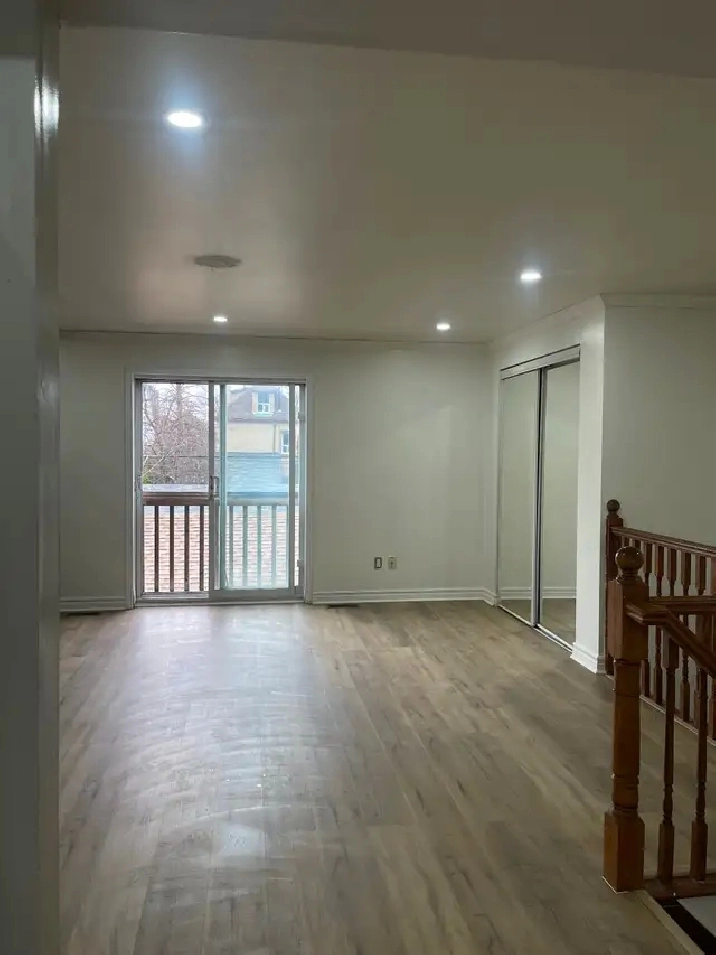 3 bd rooms, 2 washroom, walkout patio near Dufferin TTC  Subway,