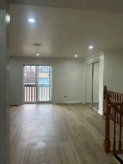3 bd rooms, 2 washroom, walkout patio near Dufferin TTC  Subway,