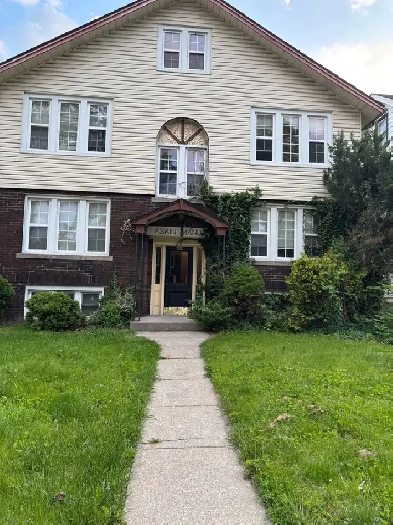 Looking for a Roomate - FEMALE ONLY