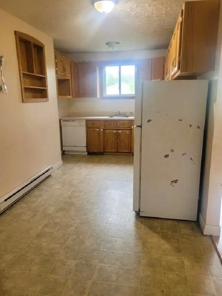 58 Barton Cres, unit 06, 2-bedroom apt (1bath 1kitchen 2F) North
