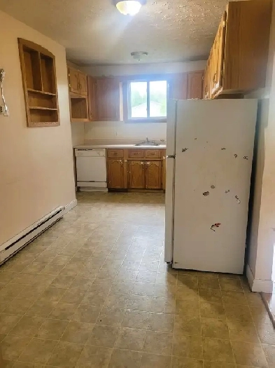 58 Barton Cres, unit 06, 2-bedroom apt (1bath 1kitchen 2F) North