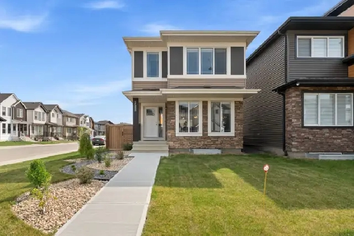2 Storey w/ SEPARATE ENTRANCE  in sought after Marquis