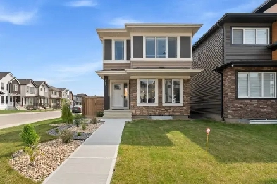 2 Storey w/ SEPARATE ENTRANCE  in sought after Marquis
