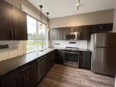 2-Bedroom 2-Bathroom l 504-110 Baxter Avenue l Townhouse