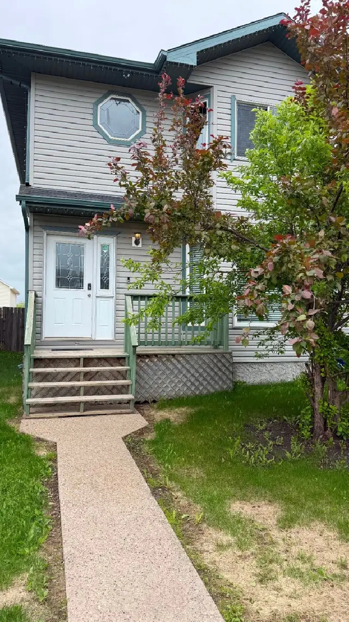3 bedroom 2.5 bathroom house for rent