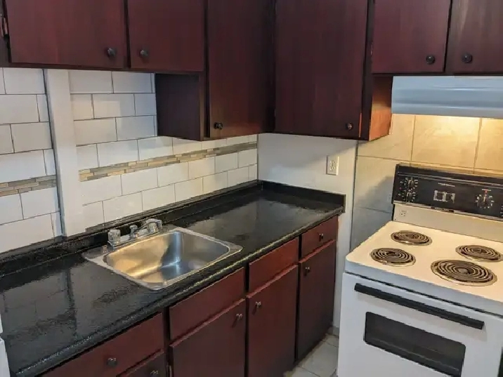 One Bedroom Apt. Downtown. All incl. utils. $1,125