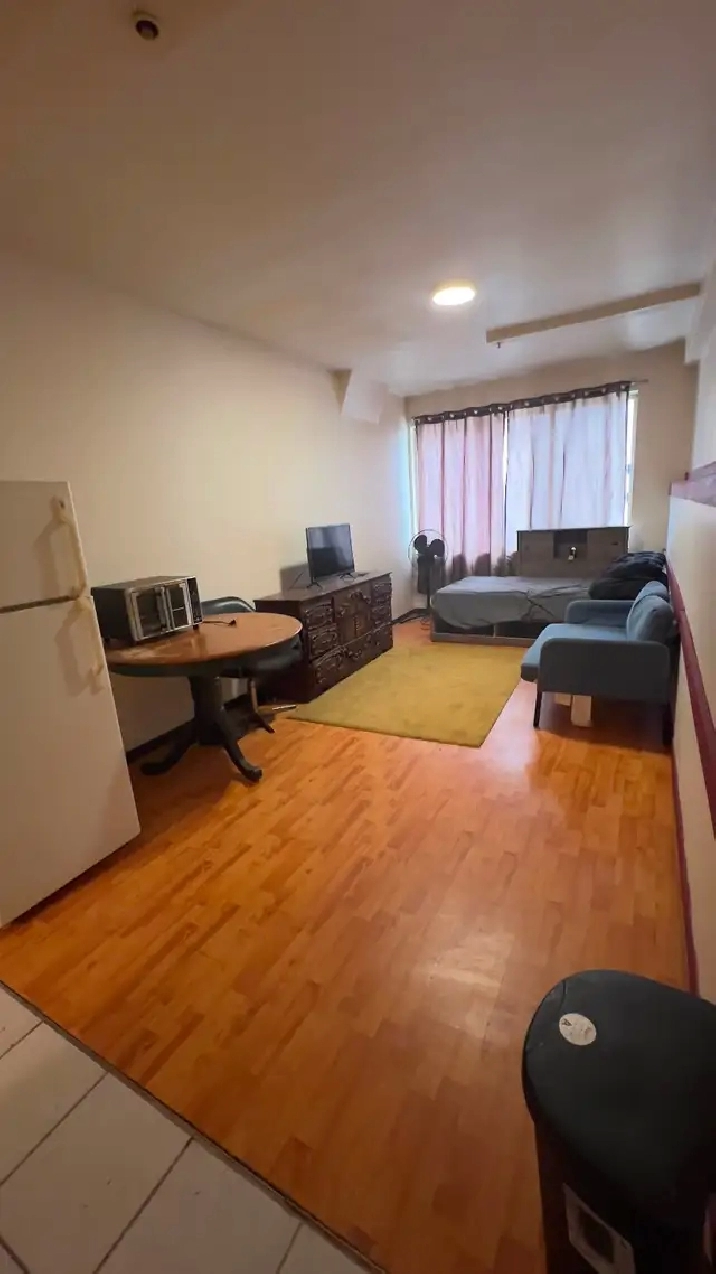 Spacious & Bright Studio – Prime Downtown Montreal location!