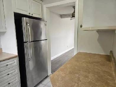 Lovely 3bd condo townhouse with parking at door - avail NOW