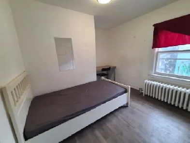 Christie, @Bloor TTC, Room on 2nd Floor to Rent-2Mins TTC Subway