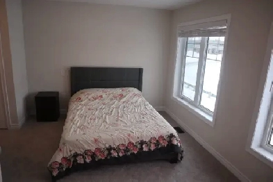PRIVATE ROOM WITH PRIVATE WASHROOM IN SHARED TOWNHOUSE