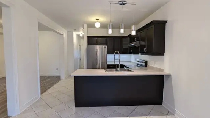 3 Bedrooms Full Detached House in Southeast Barrie for Rent