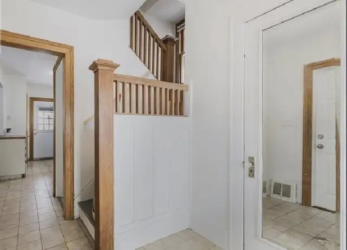 7Bed 3Bath McMaster Student Housing – Rooms Available (Westdale)