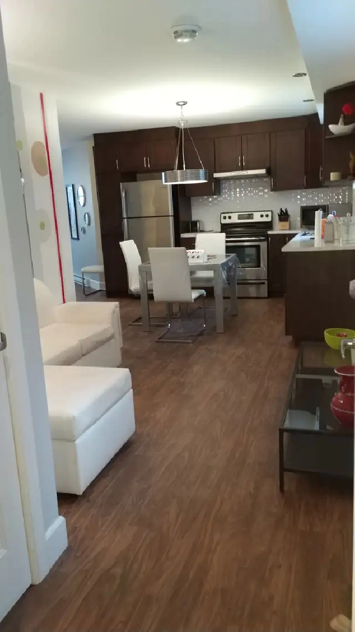Appartement de style CONDO. MEUBLÉ, Chauffé, Éclairé Longueuil