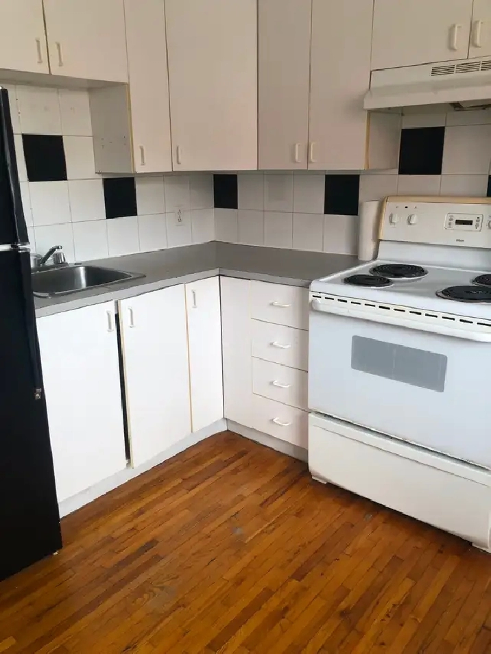 Rosemont, 9ième Ave, 2 ½, libre maintenant, poêle/frigo inclus,