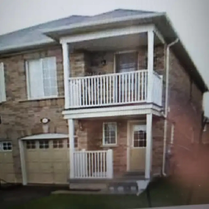 3 1 bedrooms, 3.5 bathrooms, 4 parkings, Semi house BRAMPToN