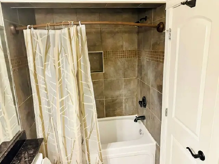 Spacious 4 Bed Home – Eagle Ridge Fort McMurray – Site Bus Near