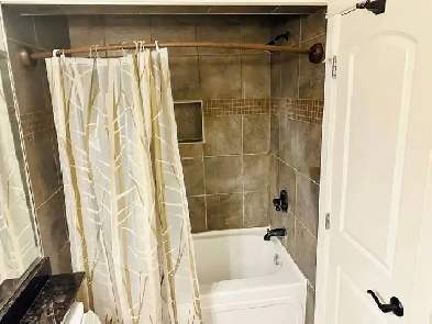 Spacious 4 Bed Home – Eagle Ridge Fort McMurray – Site Bus Near