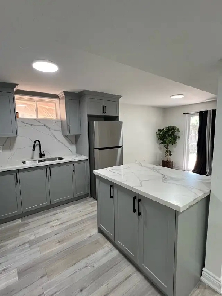 Legal Walkout 2 Bedroom Apartment For Lease - Sheridan College