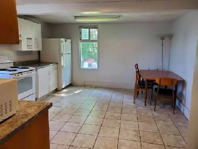 McMaster Housing:Spacious