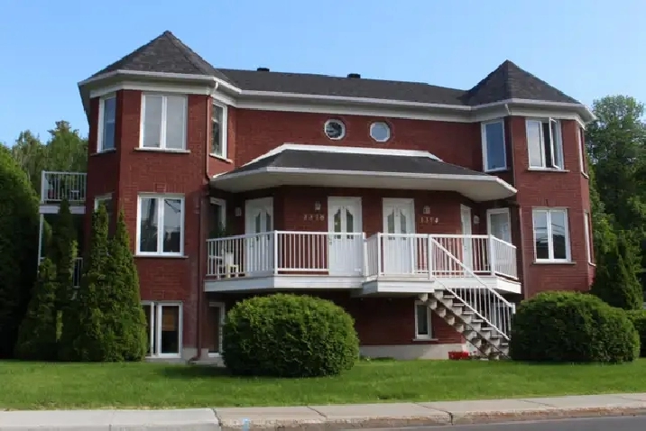 St-Romuald (Lévis), magnifique 4 ½ style condo - 15 août 2026