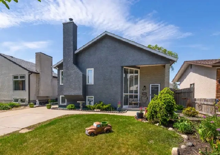 Cute n cozy 3bdr bungalow well-maintained by same owner of 40yrs