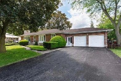 Live in central Old Markham Village - 3 Bedroom, 2 Bath Bungalow