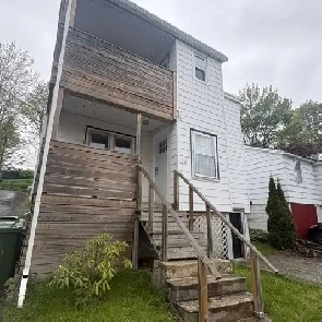 16 COTTAGE ROAD - UPPER&LOWER UNITS AVAILABLE NOW! LAUNDRY INCL