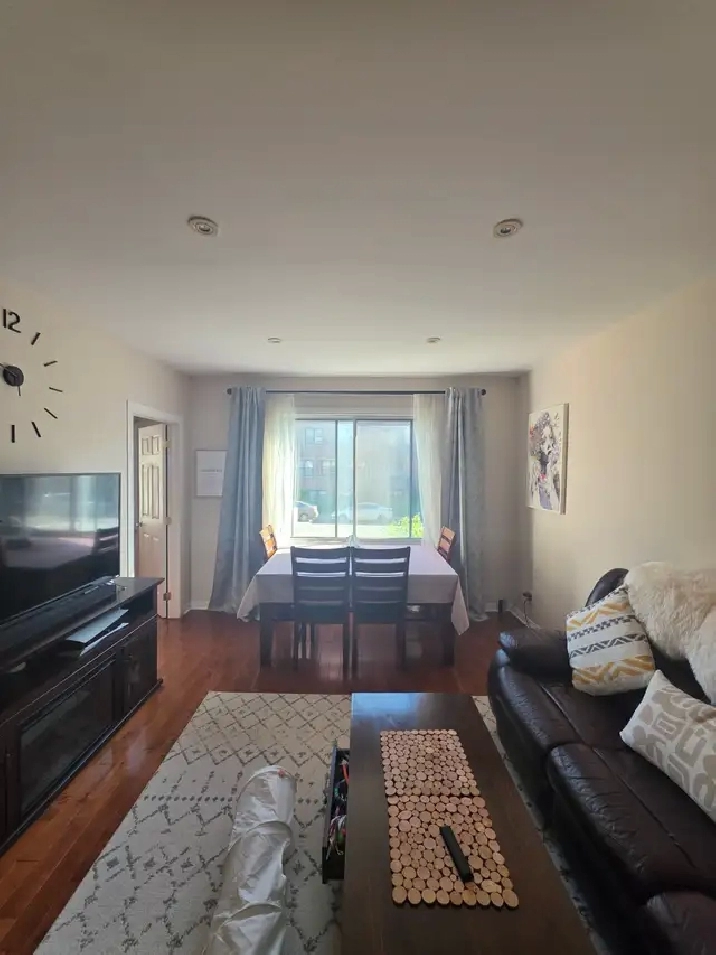NDG – Grand 4½  - 1er AOÛT, appartement de coin, côté Sud ☀️