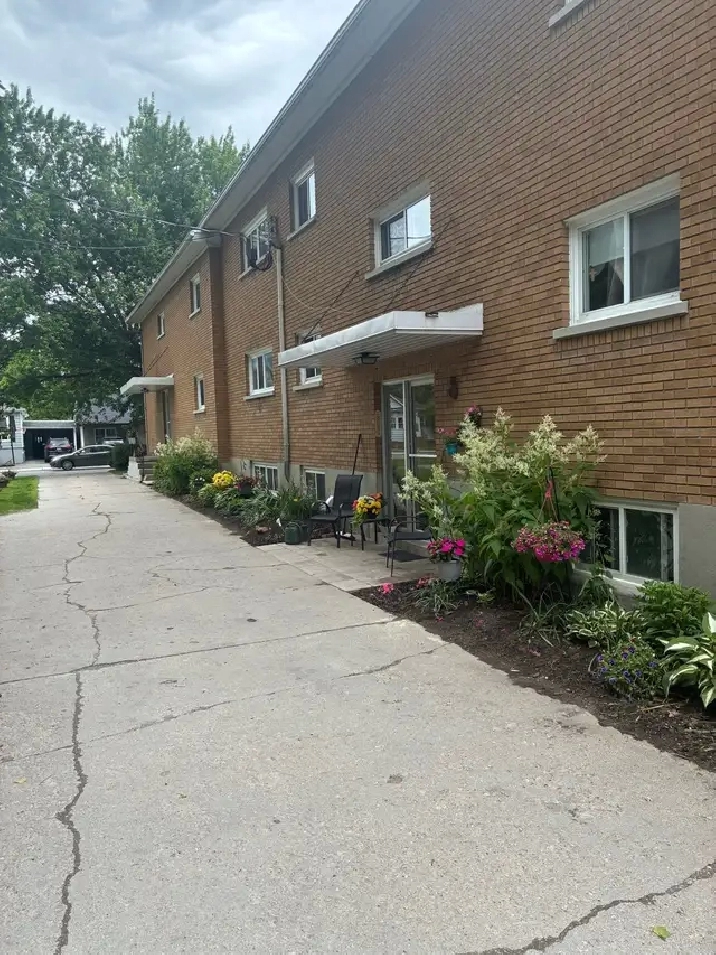 2 Bedroom Apartment Near Downtown Perth