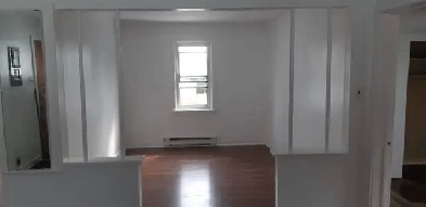 Bright Upstairs 1.5 Beds Apartment near Eastcourt Mall-1270$