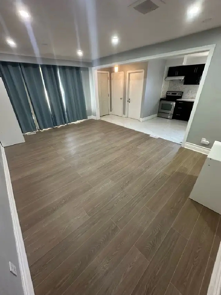 4 Bed 2WR Mainfloor - Lawrence/Markham - Available NOW